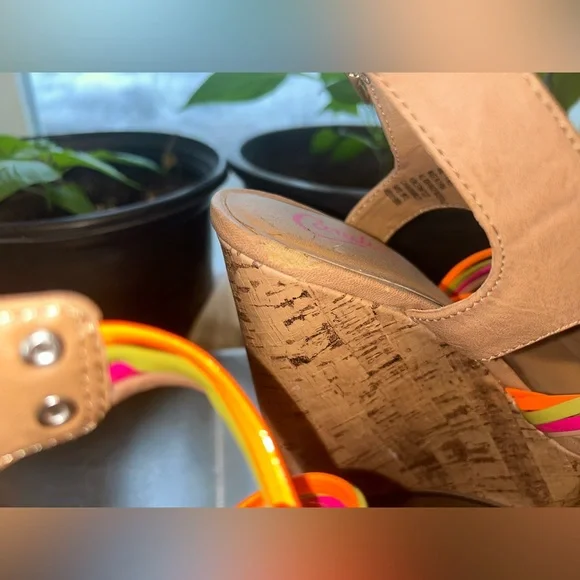 Candies strappy rainbow wedges size 7.5 NWT - Picture 4 of 10